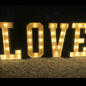 LOVE Géant lumineux 150 cm